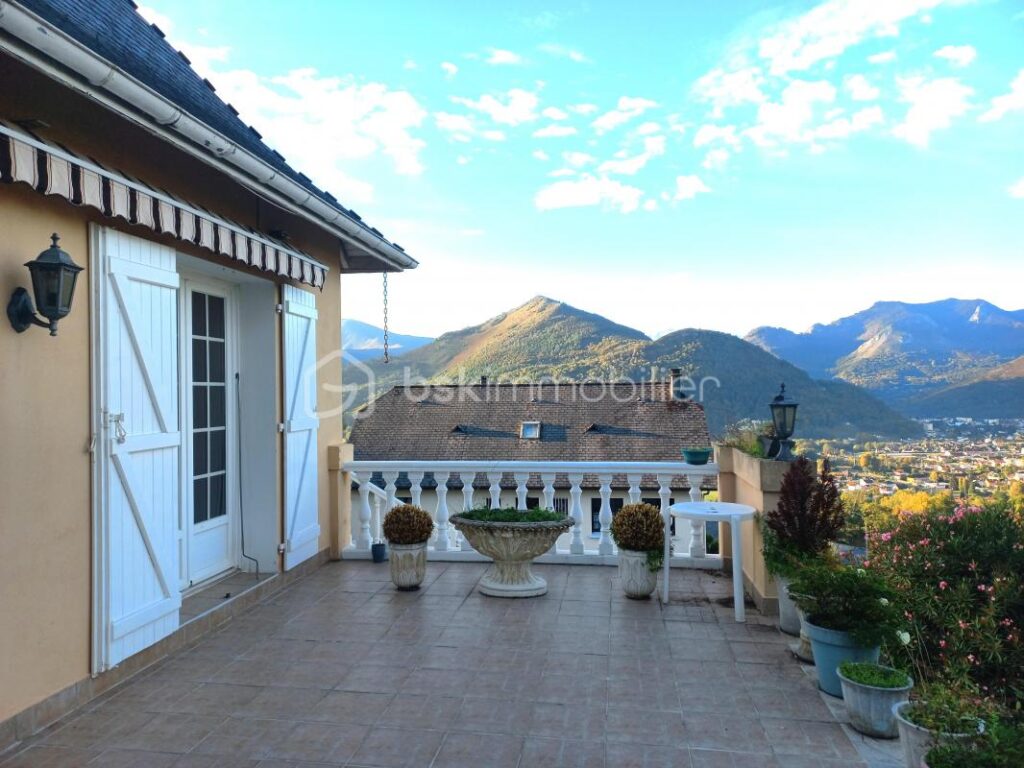 Maison spacieuse avec vue Pyrénées – 7 pièces – 4 chambres – 135 m²