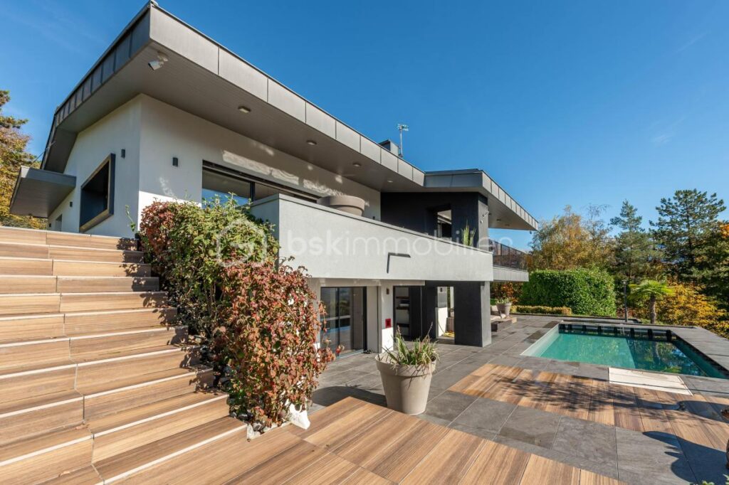 Propriété de 300 m² – Vue Lac & Montagnes – 7 pièces – 5 chambres – 300 m²