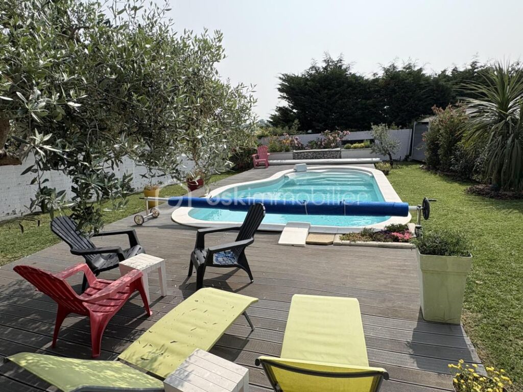 Maison quartier résidentiel 4 chambres, piscine – 5 pièces – 4 chambres – 110 m²