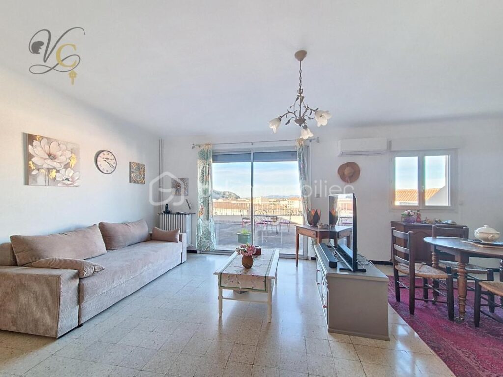 Appartement lumineux au dernier étage avec terrasse et parking sécurisé – 3 pièces – 2 chambres – 68 m²