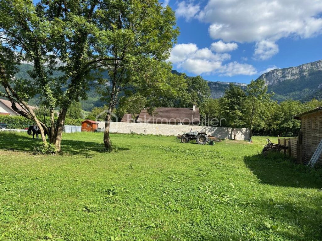 Superbe terrain viabilisé de 1145 m² avec vue sur le Vercors – NR pièces – NR chambres – 1145 m²