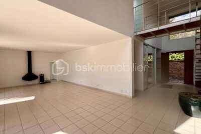 VILLA D&rsquo;ARCHITECTE – VUE MER PANORAMIQUE – PISCINE – GARAGE – PROCHE CENTRE-VILLE – 7 pièces – 5 chambres – 230 m²