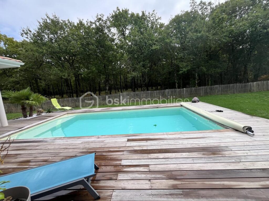 Maison contemporaine avec piscine – 4 pièces – 3 chambres – 130 m²