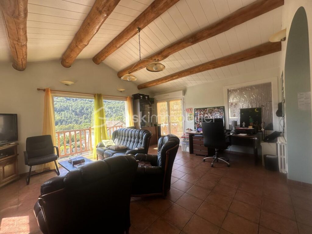 Énorme Potentiel pour cette jolie Villa située à 20 minutes du centre Ville d’Ales – 5 pièces – 4 chambres – 125 m²