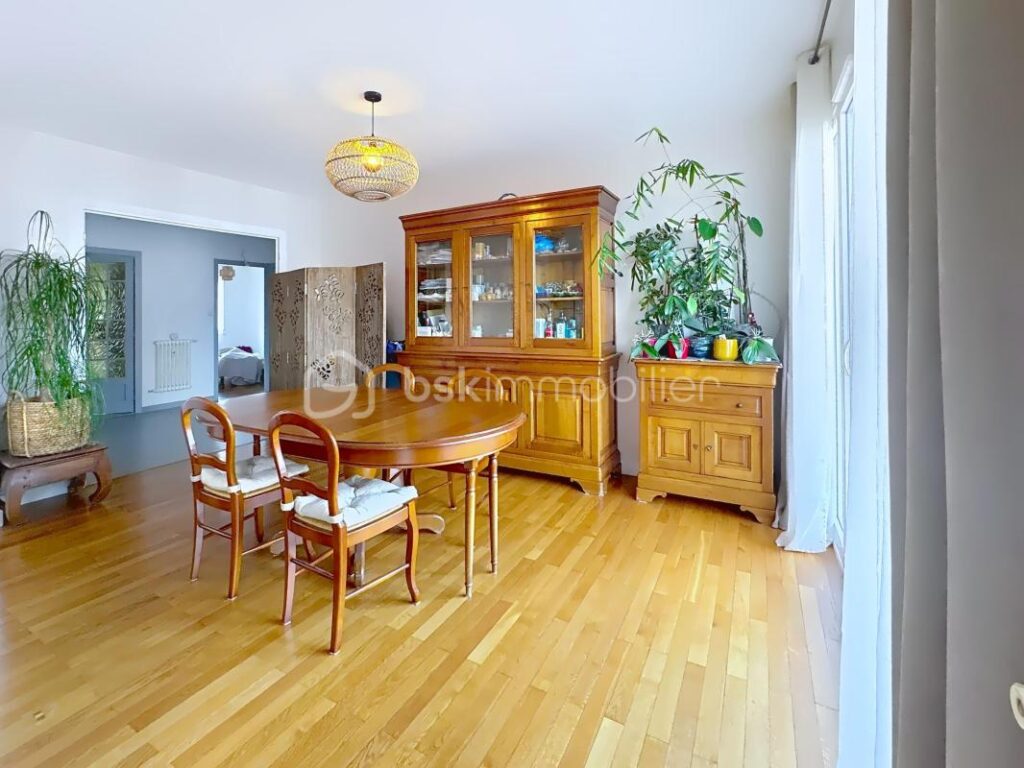 Appartement de 110m2 avec balcon + cave – 5 pièces – 3 chambres – 110 m²