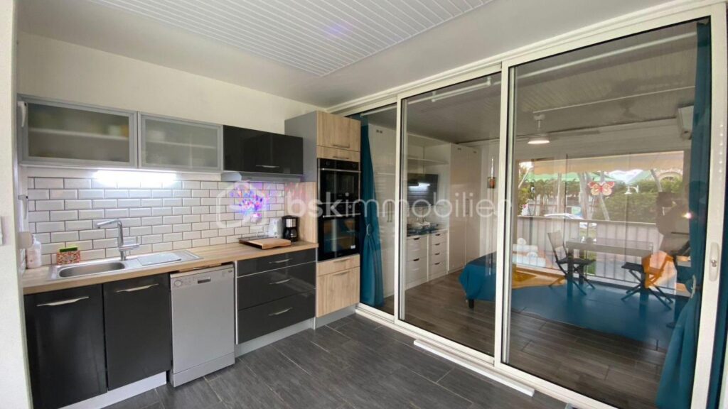 Quart de villa entièrement refait Anse des Rochers – 1 pièce – 1 chambre – 35 m²