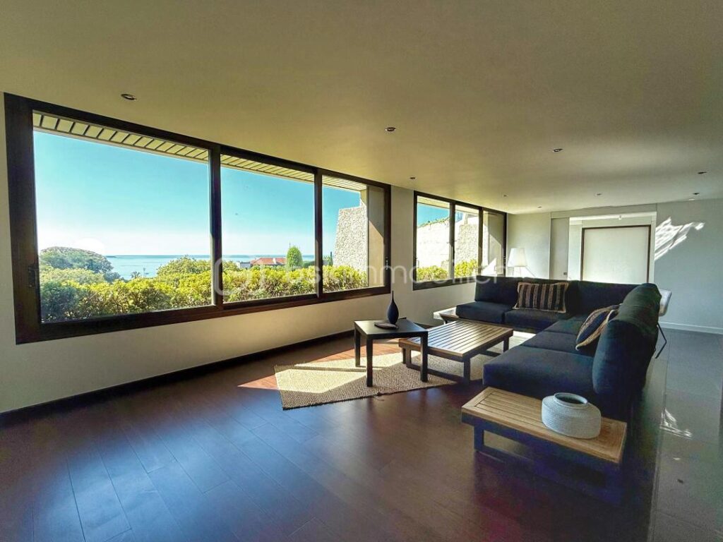 SOUS OFFRE- CO- EXCLUSIVITE – CANNES – CROIX DES GARDES – 132 M² – 4 PIECES – VUE MER – CALME – PISCINE – PARKING – 4 pièces – 3 chambres – 132 m²