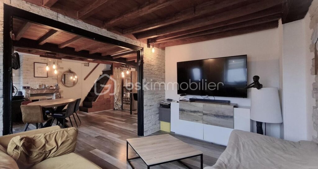 Maison entièrement rénovée, DPE C, 2 chambres, possibilité de 3 chambres, semi plain-pied, chambre au RDC – 4 pièces – 2 chambres – 84 m²