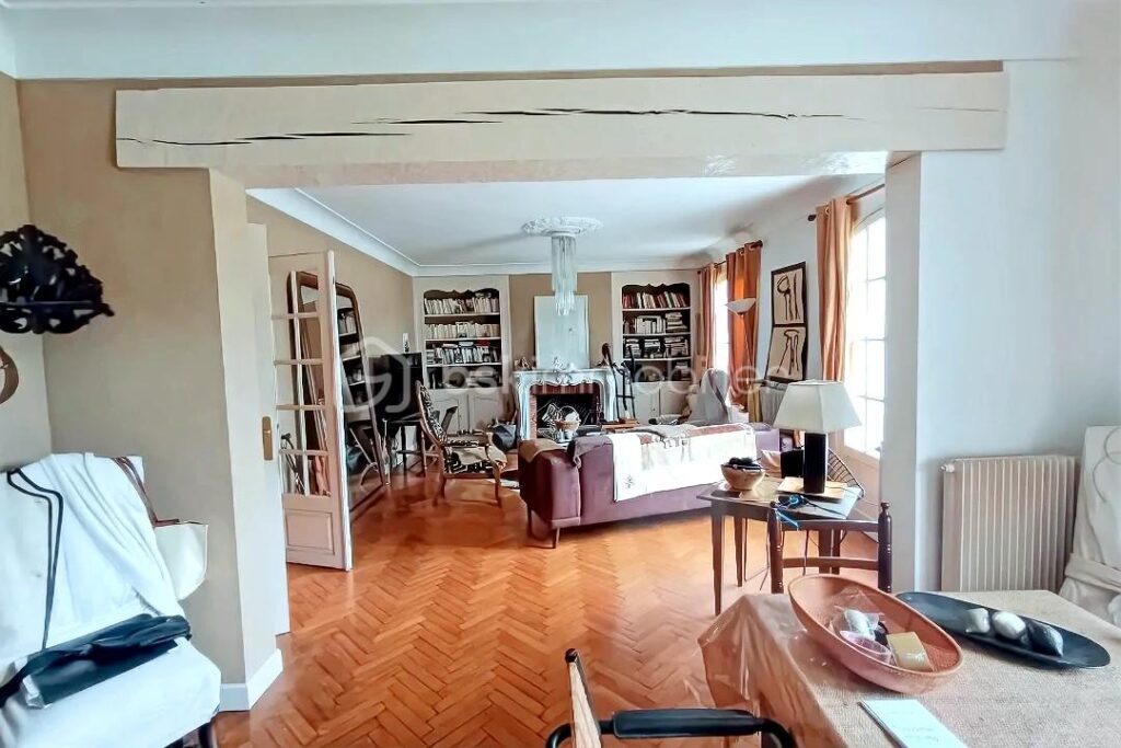 Propriété centre d’Oloron vue Pyrénées – 7 pièces – 5 chambres – 225 m²