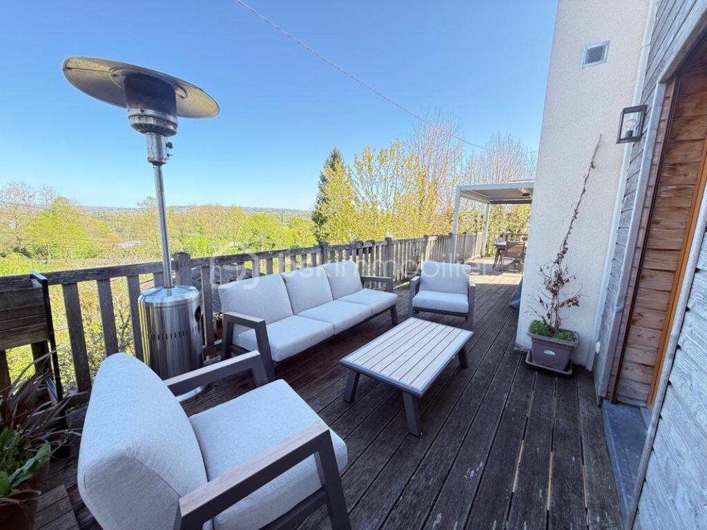 Maison familiale avec piscine et entièrement connectée !! – 5 pièces – 4 chambres – 150 m²