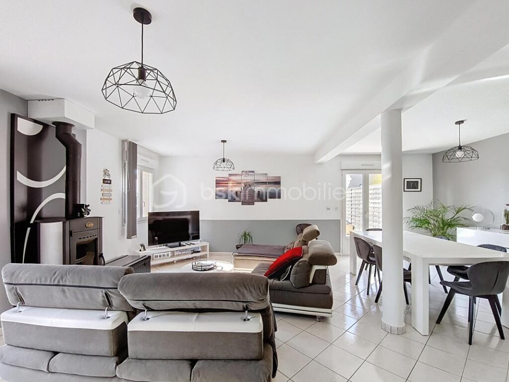 BELLE MAISON AVEC PISCINE PROCHE DE DIJON – 4 pièces – 3 chambres – 110 m²