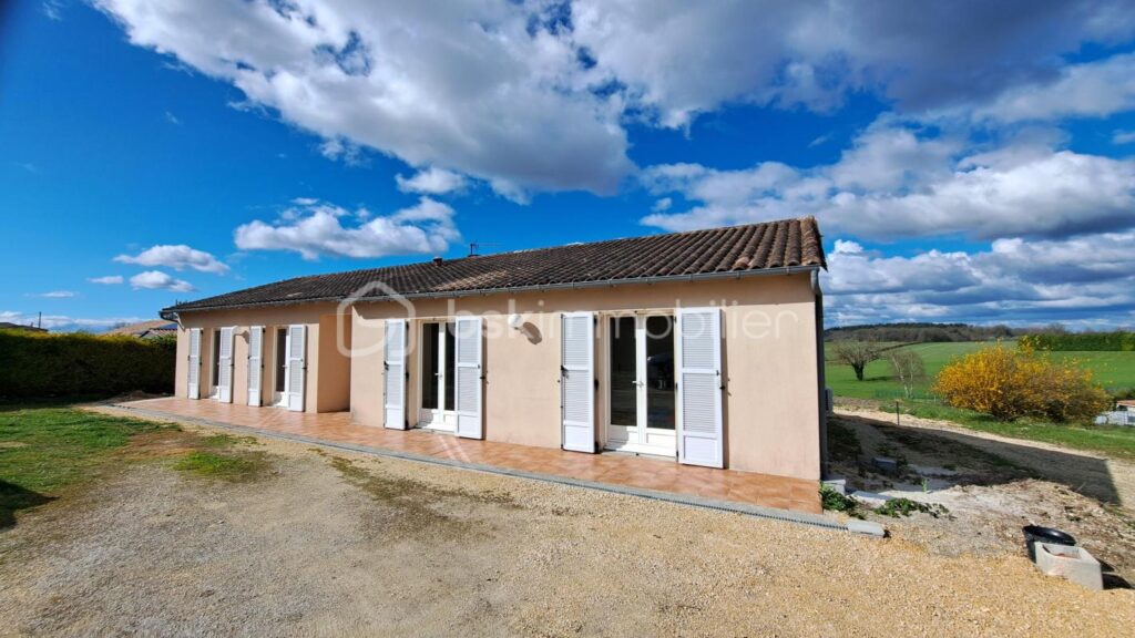 Maison de plain pied avec une belle vue sur la campagne – 4 pièces – 3 chambres – 117 m²