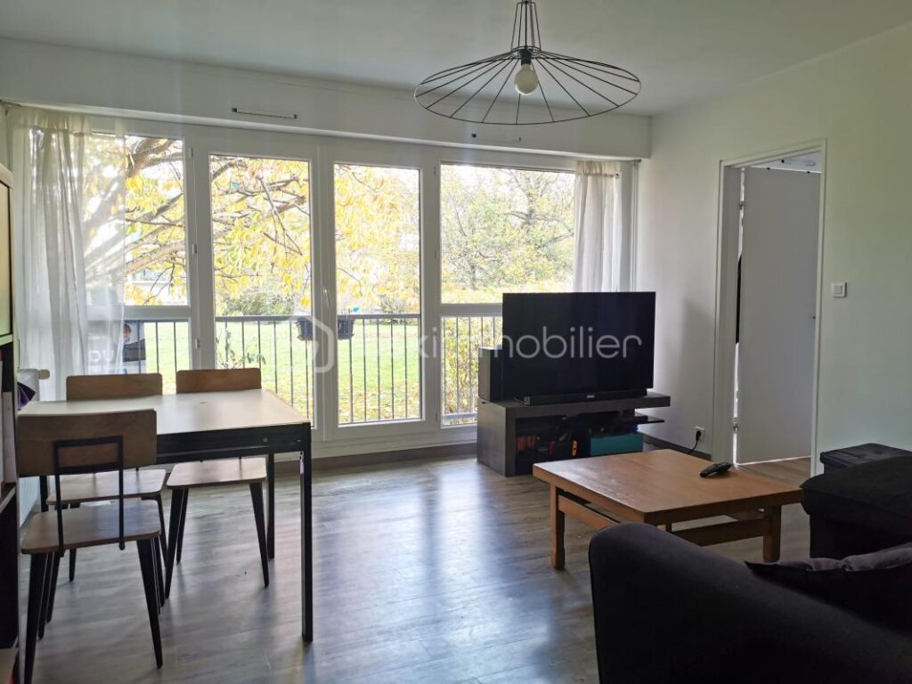 Appartement 3 pièces rénové avec grand balcon filant, sans vis-à-vis – 3 pièces – 2 chambres – 63 m²