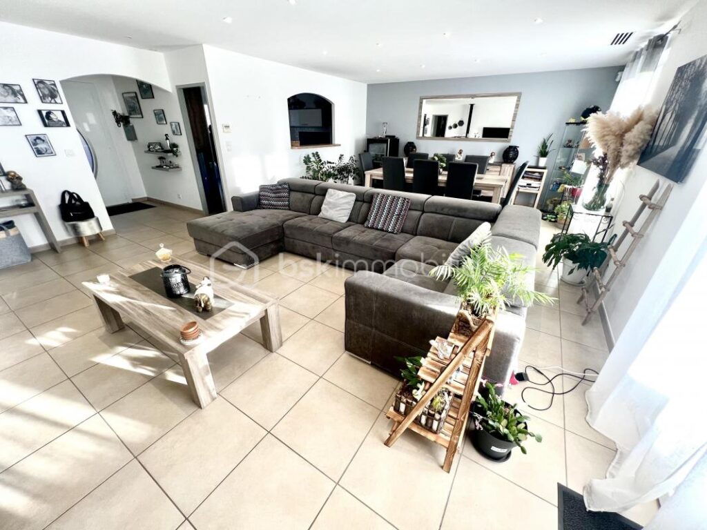 Villecroze (83690) – Villa de plain pied – 3 Chambres – Piscine – Garage – 4 pièces – 3 chambres – 115 m²