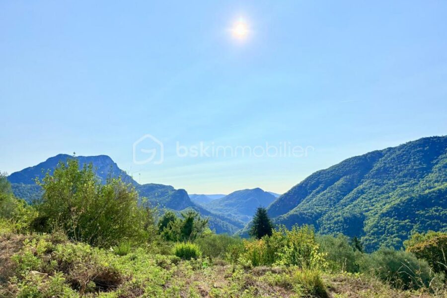 Terrain à vendre à Pierrefeu