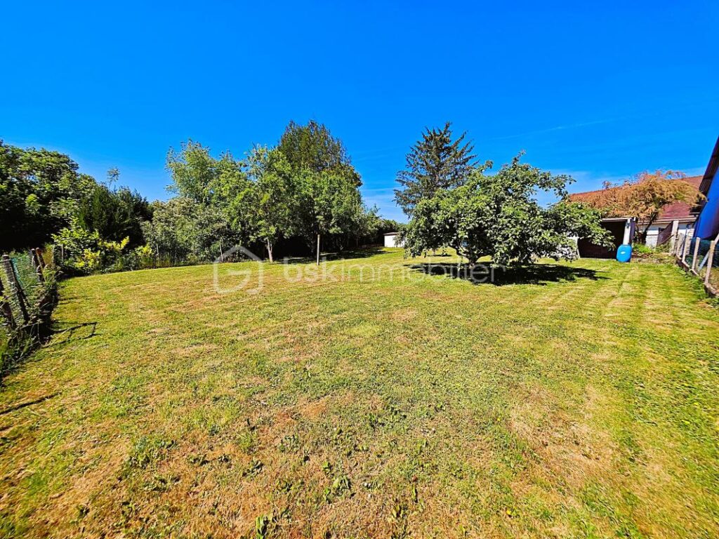 Maison de plain-pied de 80 m² sur sous-sol total sur terrain entièrement constructible et divisible de 1457 m² – 4 pièces – 2 chambres – 80 m²