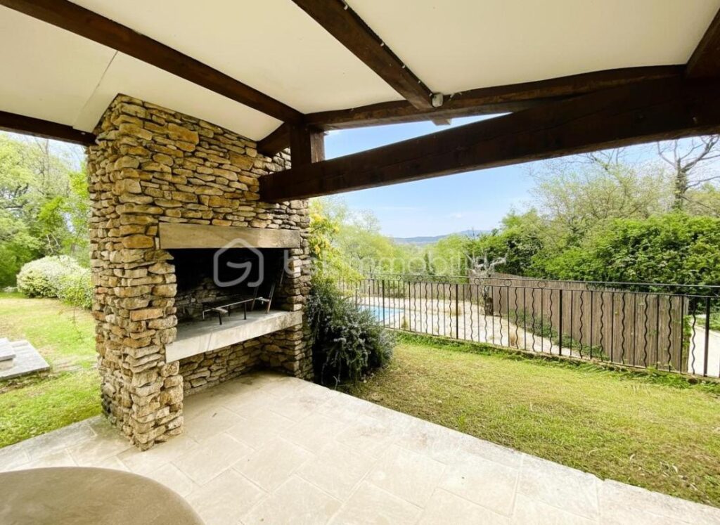 Maison de plain-pied – piscine – Vue dégagée sur le Luberon – Calme – 6 pièces – 5 chambres – 106 m²