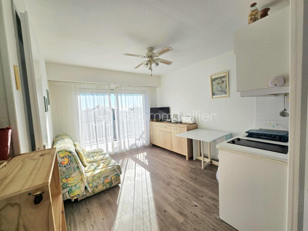 ACCES PRIVE PLAGE – VUE – PISCINE – STATIONNEMENT PRIVATIF – 2 pièces – 1 chambre – 26 m²