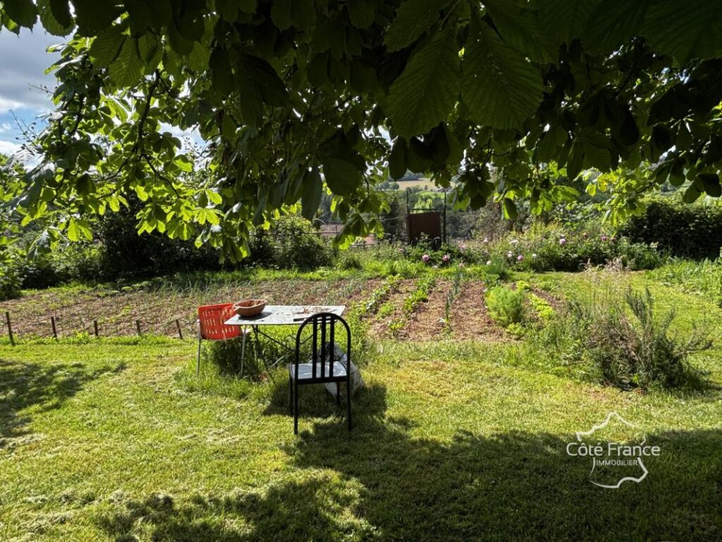 Corps de ferme avec maison d’habitation, plusieurs grandes d – 6 pièces – 3 chambres – 98 m²