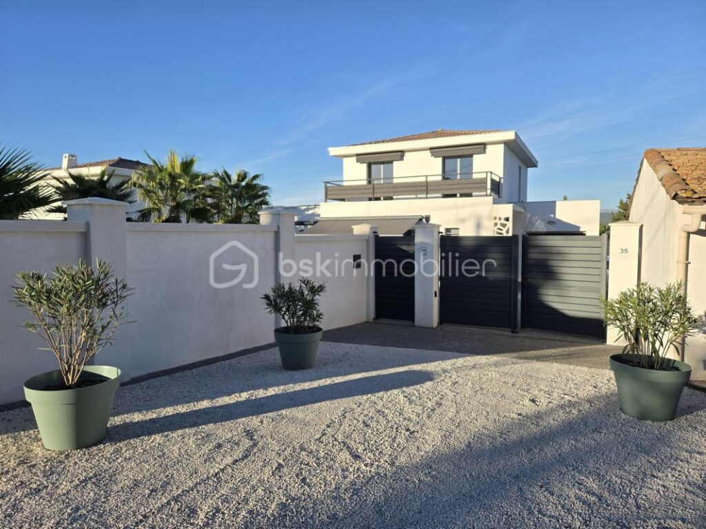 Villa neuve 5 pièces, grand standing, résidentiel, piscine – 5 pièces – 4 chambres – 131 m²