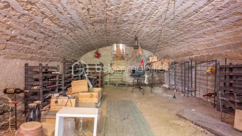 Magnifique longère de caractère avec beau terrain, véranda, annexes et grange sur la commune de Prémery – 6 pièces – 3 chambres – 171 m²