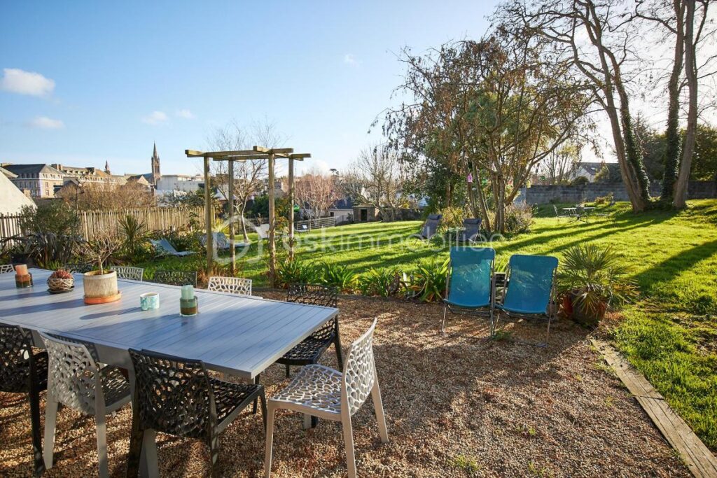 Demeure de caractère en plein cœur de ville et à deux pas des plages – 8 pièces – 6 chambres – 259 m²