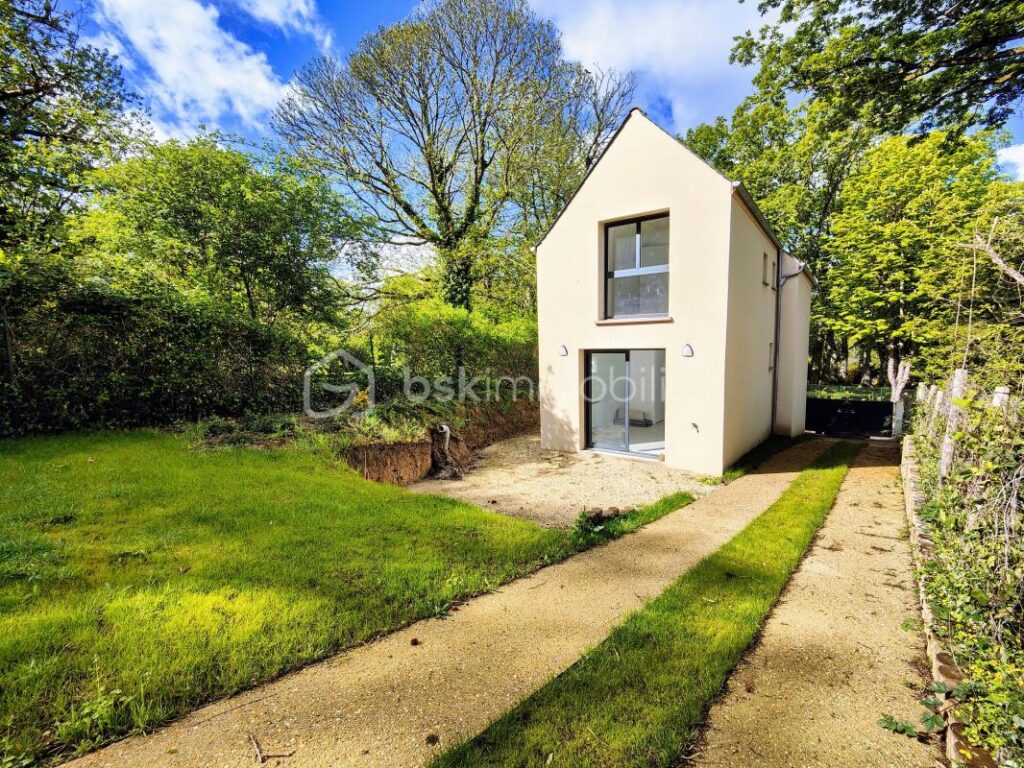 Propriété 2 maisons parc boisé privé av tennis – 11 pièces – 6 chambres – 234 m²