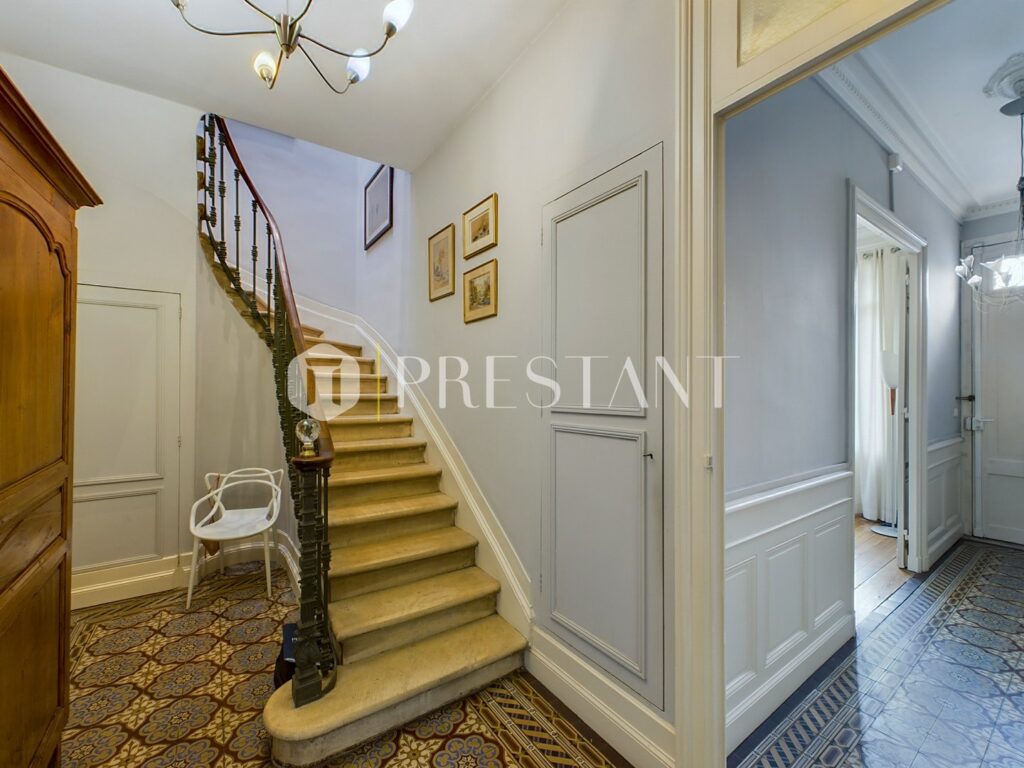 Maison – 7 pièces – 4 chambres – 190 m²