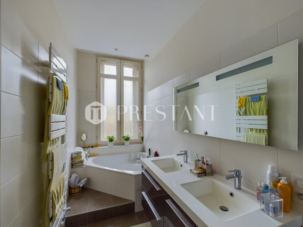 Maison – 7 pièces – 4 chambres – 190 m²