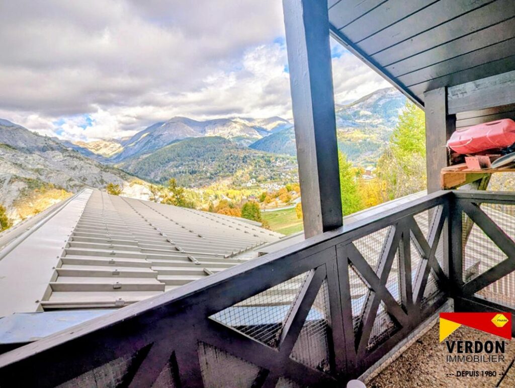 STUDIO mezzanine atypique de + de 24 m² – 1 pièce – NR chambres – 24 m²