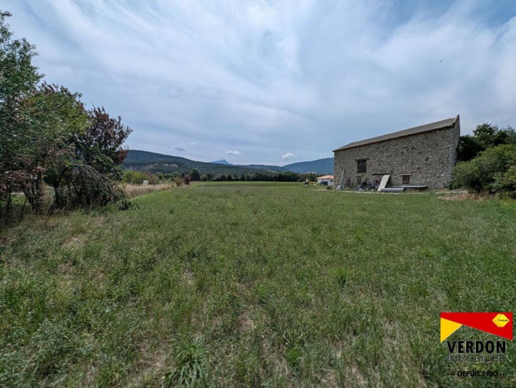 Terrain à bâtir de 910 m² – NR pièces – NR chambres – 910 m²