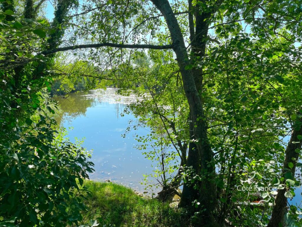 À vendre Exceptionnel terrain constructible de 2 426 m2 av – NR pièces – NR chambres – 2426 m²