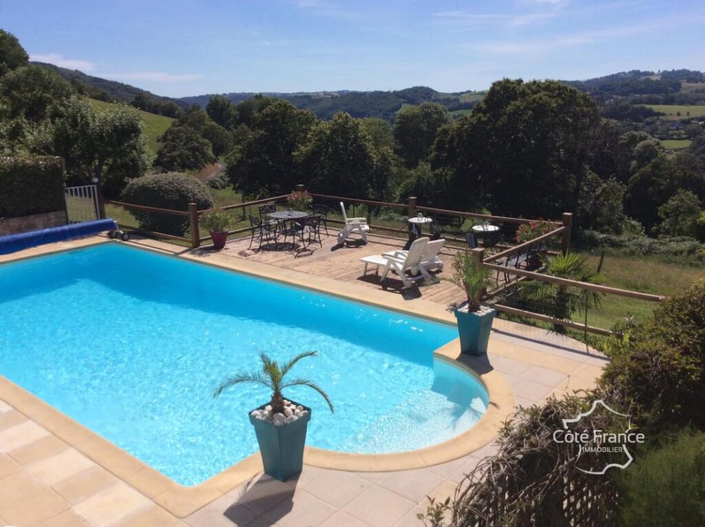 Magnifique propriété avec maison d’habitation, gîtes et pisc – 11 pièces – 7 chambres – 265 m²