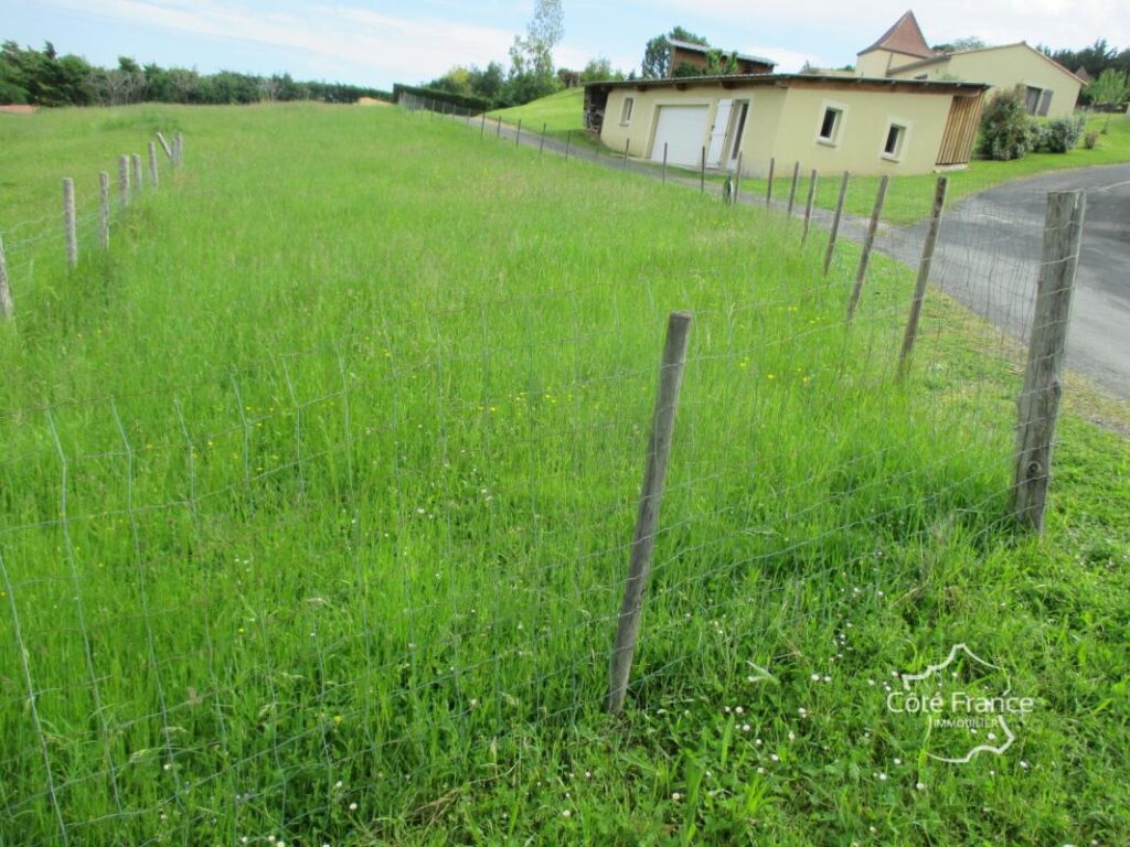 DORDOGNE-SARLAT LA CANEDA- 24200-TERRAIN A BATIR – NR pièces – NR chambres – 1100 m²
