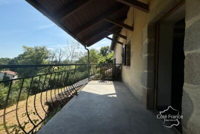 Très charmante maison Auvergnate à rénover, avec beau jardin – 5 pièces – 3 chambres – 75 m²
