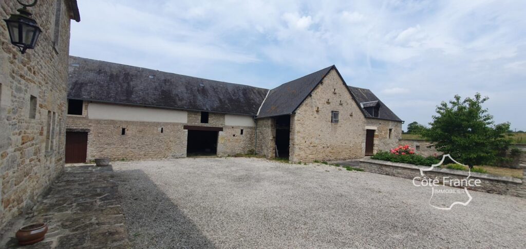 CORPS DE FERME AU COEUR DES MARAIS – 7 pièces – 4 chambres – 207 m²