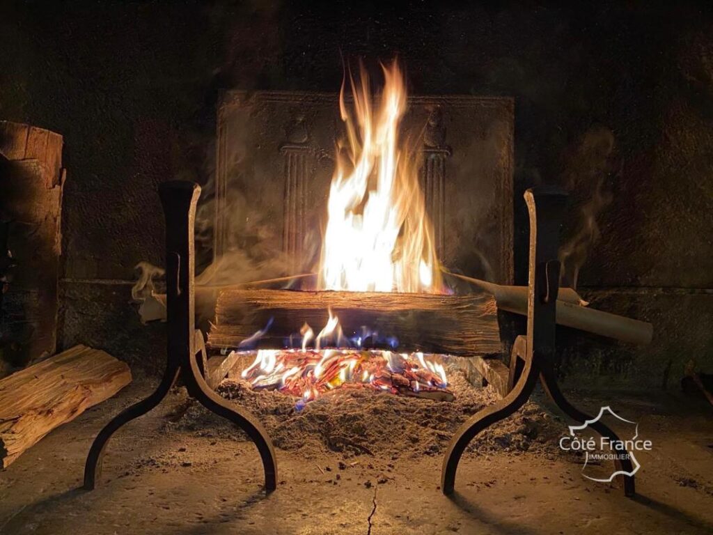 Demeure médiévale de charme avec vues imprenables au coeur de – 4 pièces – 2 chambres – 127 m²