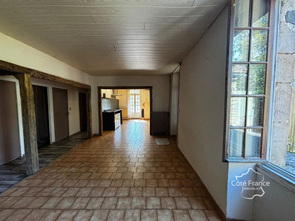 Maison de village avec local commercial et grande jardin, ga – 8 pièces – 4 chambres – 130 m²