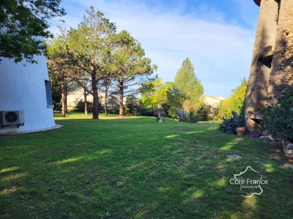 Auberge familiale – 8 chambres – Dépendances et hébergement – 15 pièces – 10 chambres – 380 m²