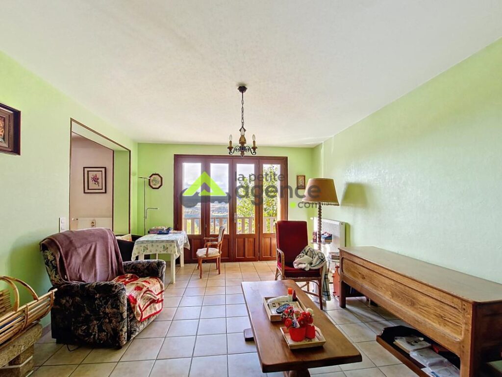 Maison sur sous-sol – BOURGANEUF – 5 pièces – 4 chambres – 125 m²