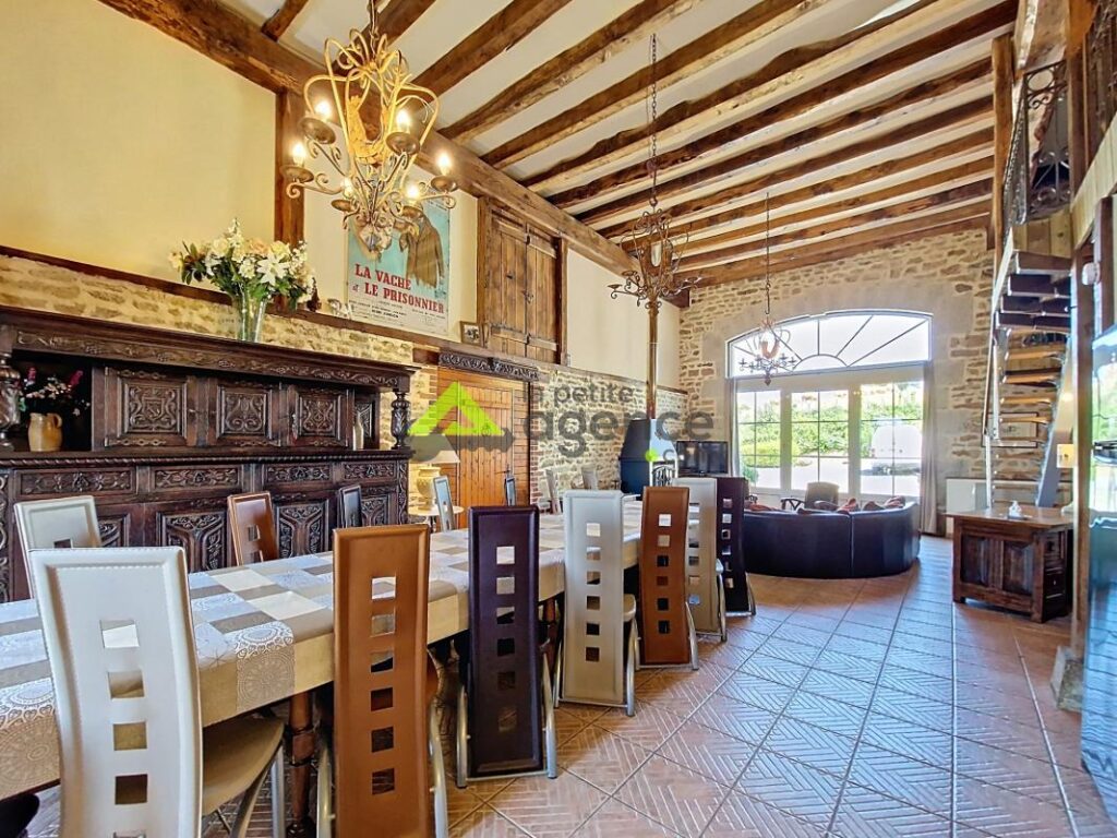 Magnifique Propriété – 270 m2 + Etang – 11 pièces – 8 chambres – 270 m²