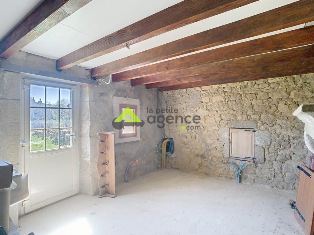 Maison de village à finir de restaurer – 5 pièces – 3 chambres – 95 m²