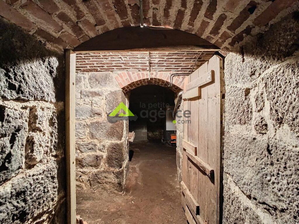 Maison de Village 9 pièces – 216 m2 – 9 pièces – 4 chambres – 216 m²