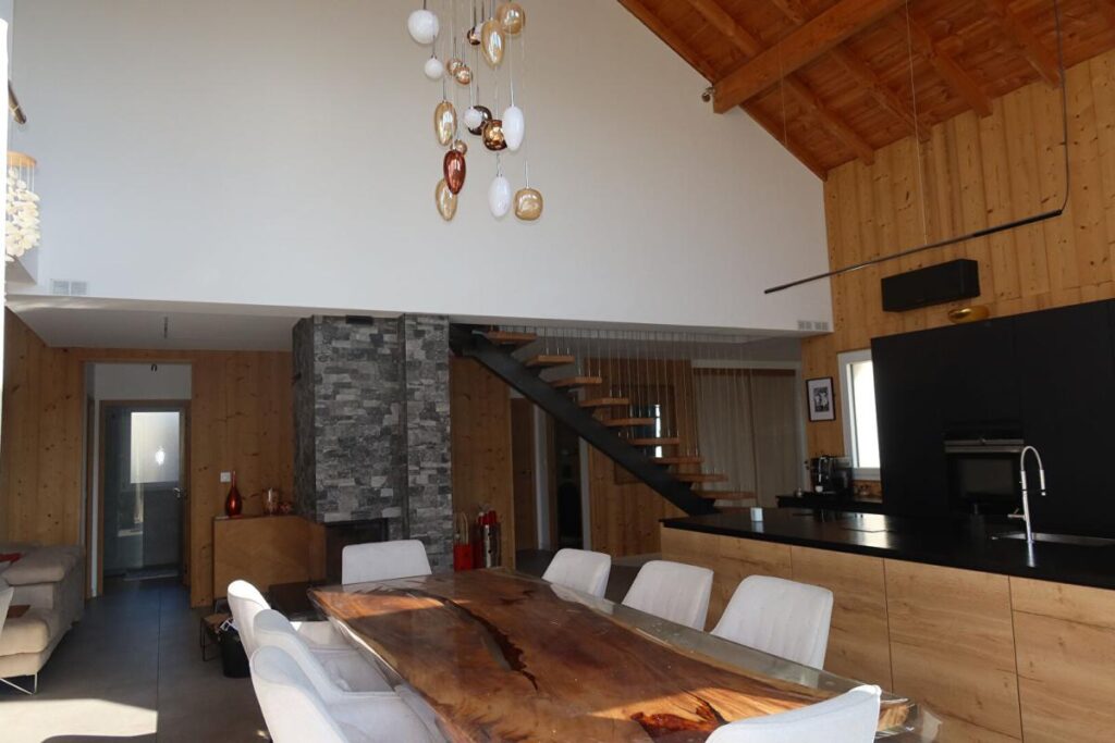 Maison L Hopital Du Grosbois 7 pièce(s) 185 m2 – 7 pièces – 4 chambres – 185 m²