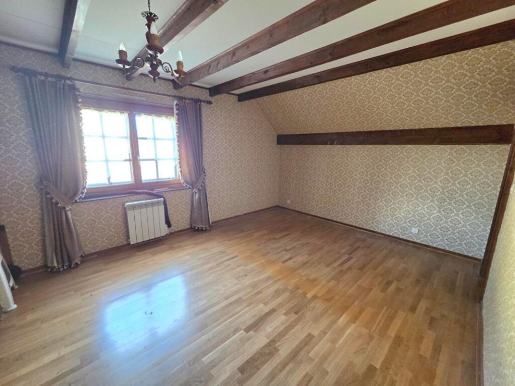 MAISON 7 PIECES 147 M² SUR TERRAIN DE 12 ARES 375000 EUROS – 7 pièces – 5 chambres – 147 m²