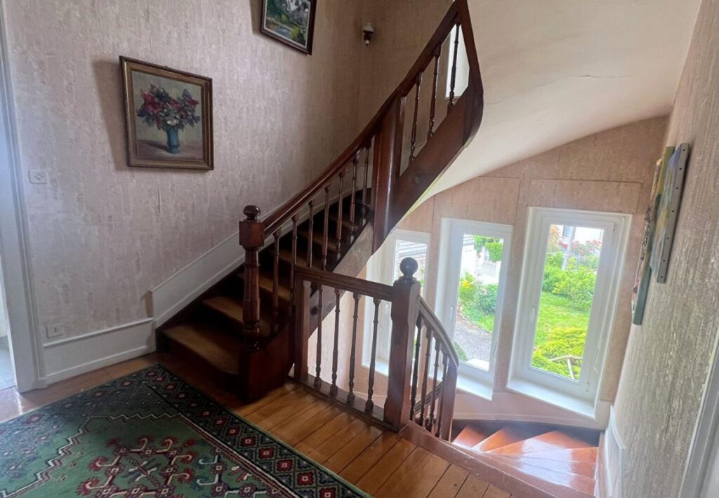 Maison bourgeoise sur hauteur Montbéliard – 8 pièces – 6 chambres – 159 m²