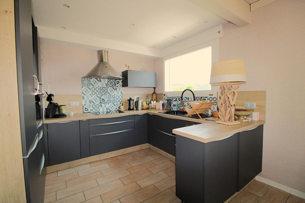 Maison 5 pièce(s) 145.23 m2 sur Terrain de 10 596 m2 – 6 pièces – 3 chambres – 145 m²