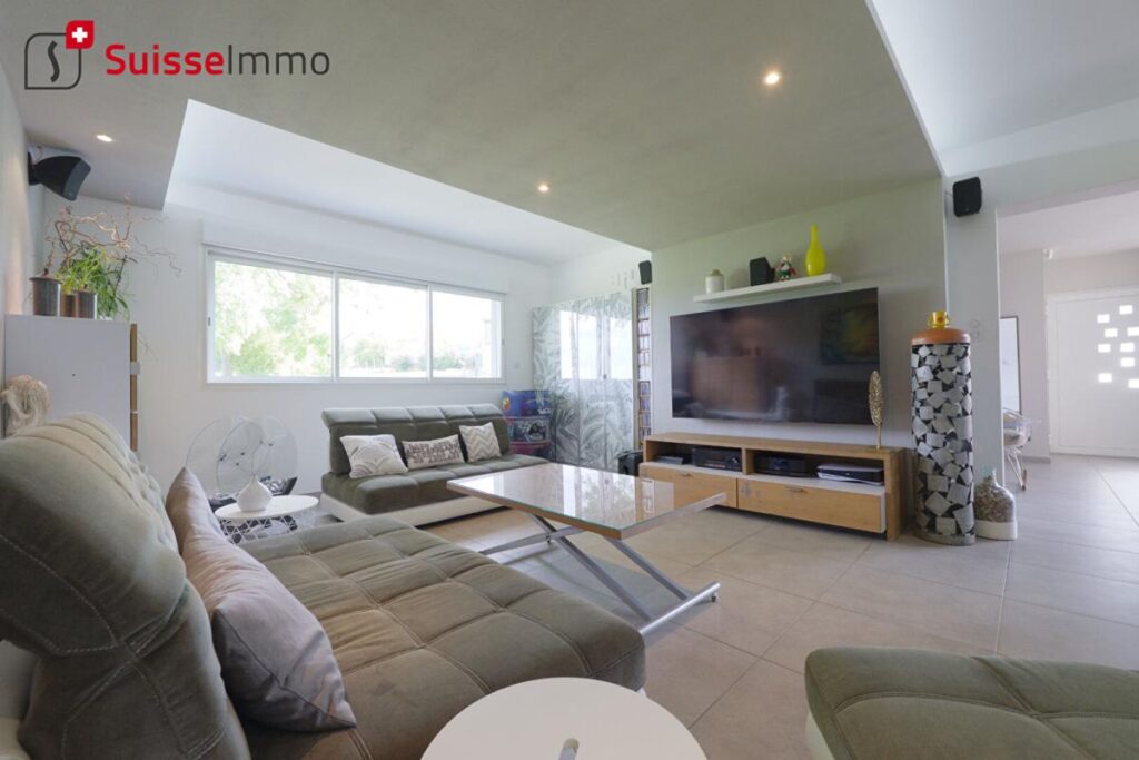Maison récente lumineuse 162 m² sur parc paysager de 2 000 m², proximité de la Suisse – 6 pièces – 2 chambres – 162 m²