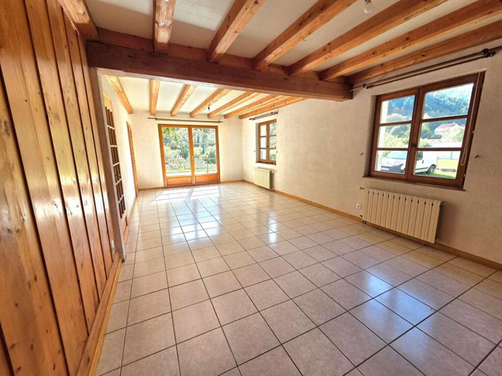 MAISON 9 PIECES 206m² SUR 13.91 ARES 329000 EUROS – 9 pièces – 7 chambres – 205 m²