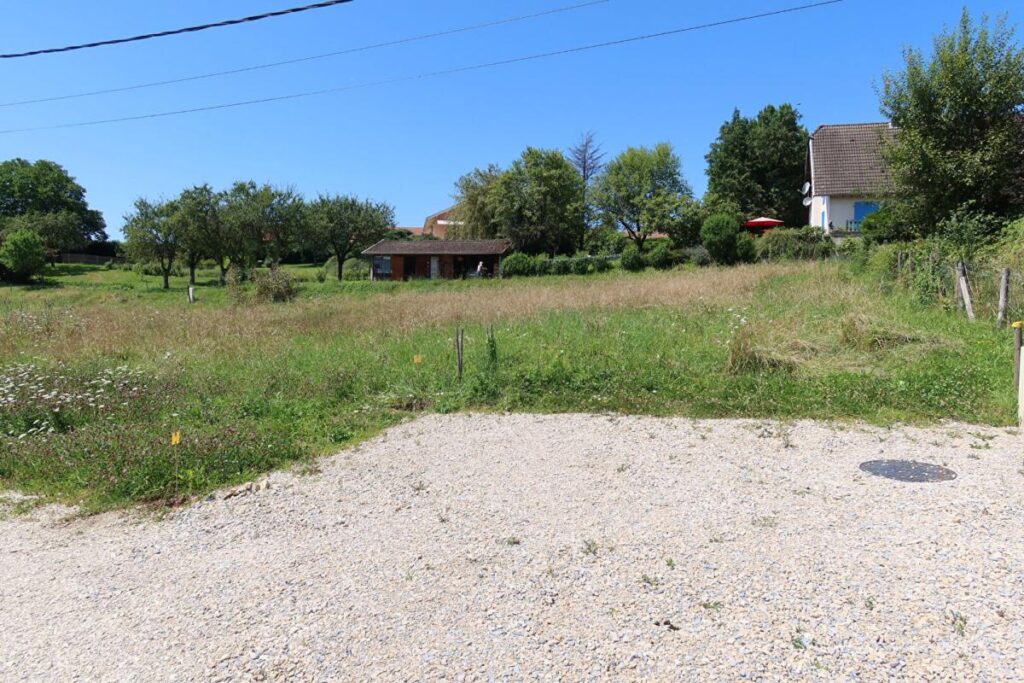 terrain constructible viabilisé – NR pièces – NR chambres – 982 m²